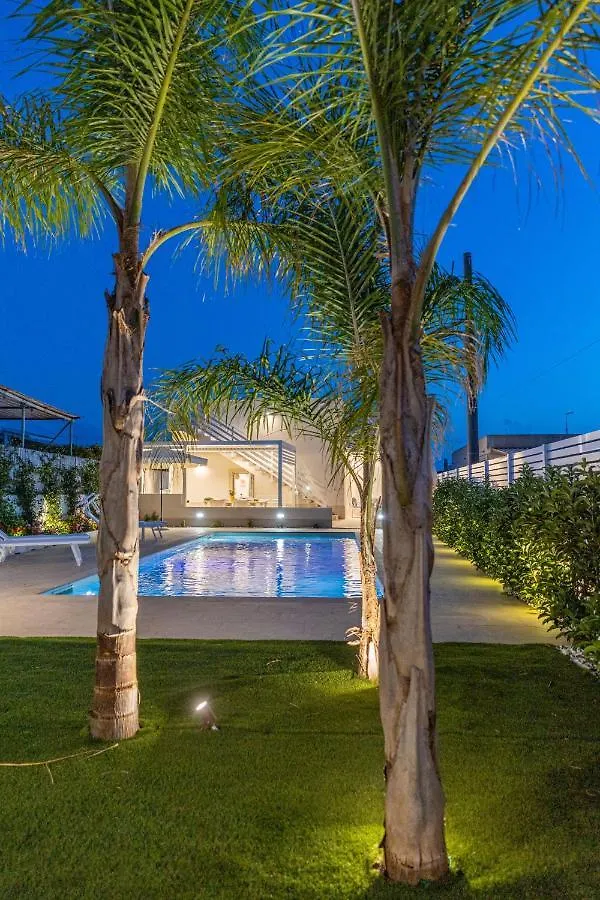 Villa Marsama, Heated Pool And Beach At 150 Mt location