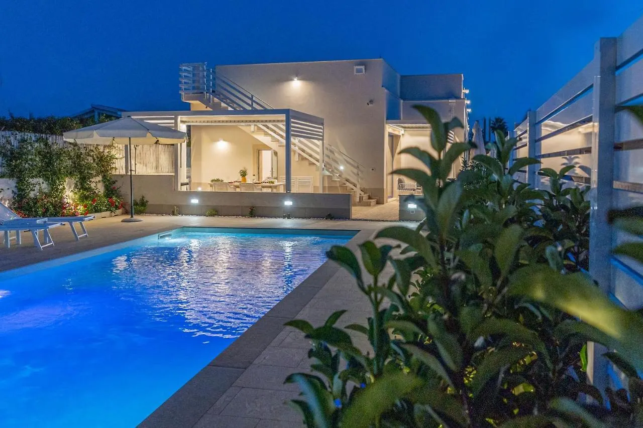 Apartment Villa Marsama, Heated Pool And Beach At 150 Mt Santa Maria Del Focallo
